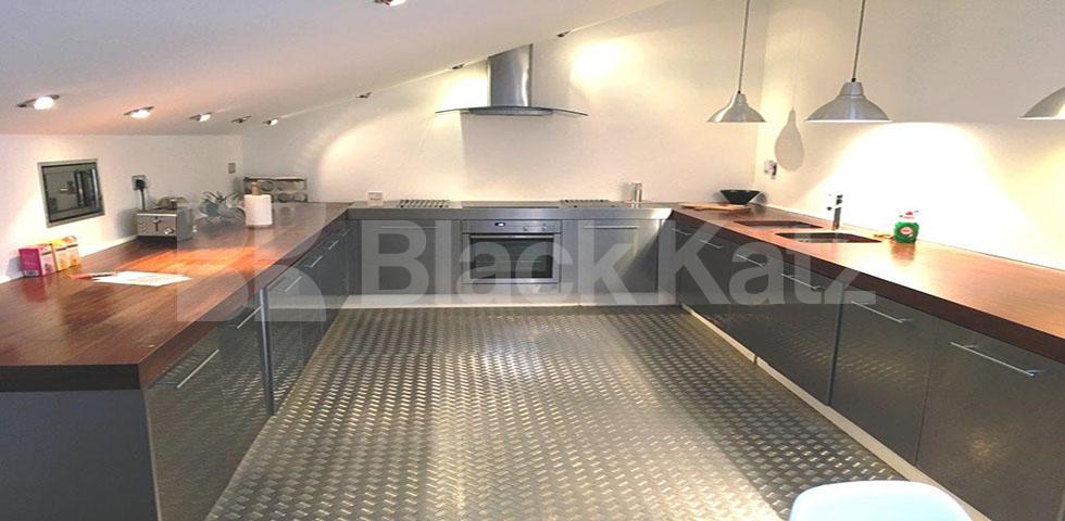 			UNDER OFFER, 2 Bedroom, 1 bath, 1 reception Penthouse			 Bridgewalk Heights, 80 Weston Street, London Bridge